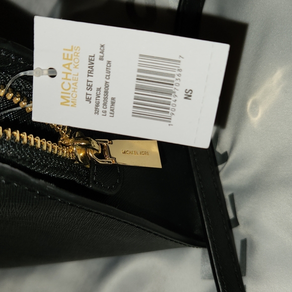 MICHAEL KORS JET SET -lg crossbody clutch purse. NWT - Picture 4 of 5